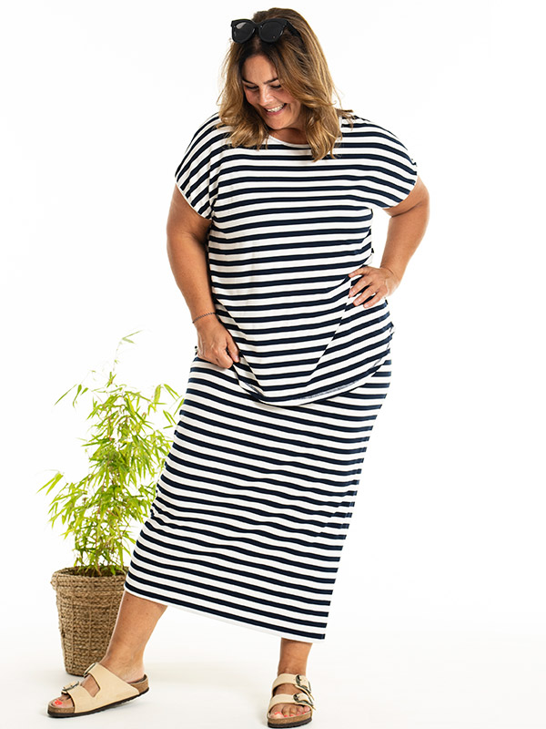 PENNIE - Plus Size Kjol fra Gozzip