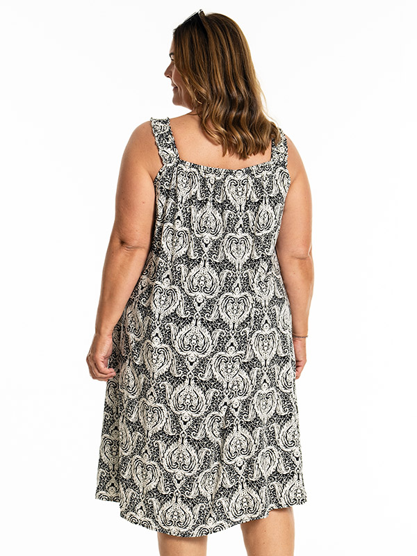 KARLINA - Plus Size Klänning fra Gozzip