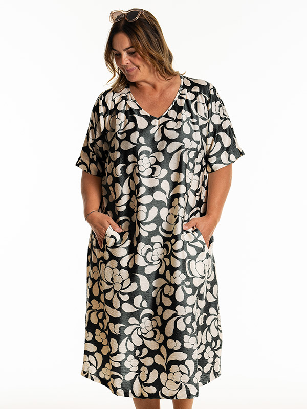 KHANDRA - Plus Size Klänning fra Gozzip