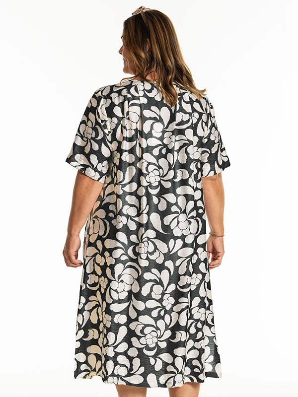 KHANDRA - Plus Size Klänning fra Gozzip