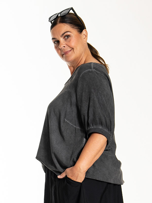 LENA - Plus Size Blus fra Gozzip Black
