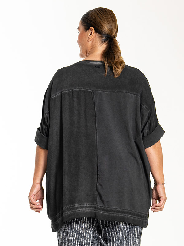 LAYLA - Plus Size T-shirt fra Gozzip Black
