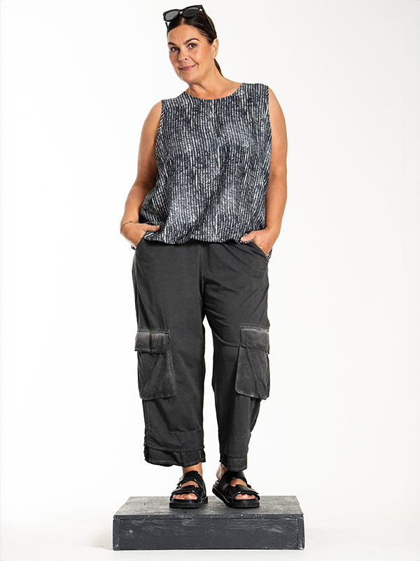 LEANETTE - Plus Size Byxor fra Gozzip Black