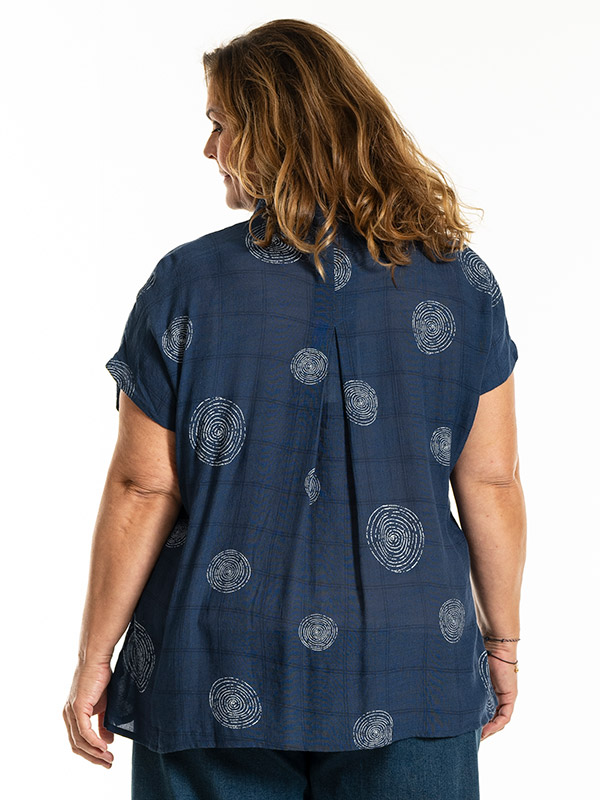 KAISA - Plus Size Skjorta fra Gozzip