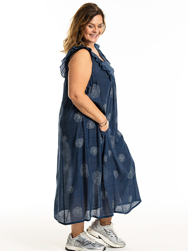 MAIKEN - Plus Size Klänning fra Gozzip