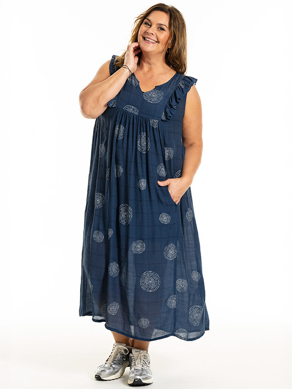 MAIKEN - Plus Size Klänning fra Gozzip