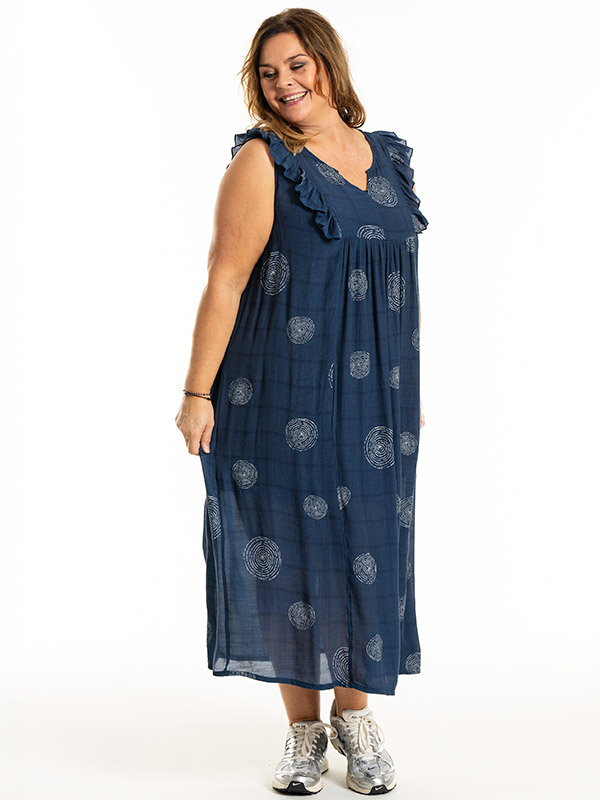 MAIKEN - Plus Size Klänning fra Gozzip