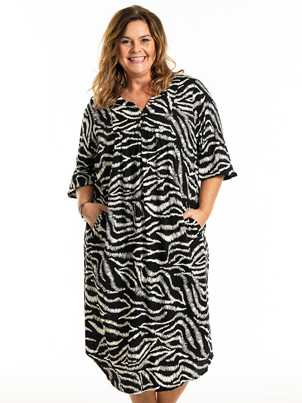 ALICE - Plus Size Klänning fra Gozzip