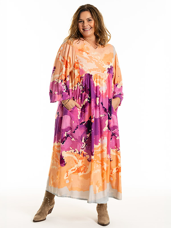 BETINE - Plus Size Klänning fra Gozzip