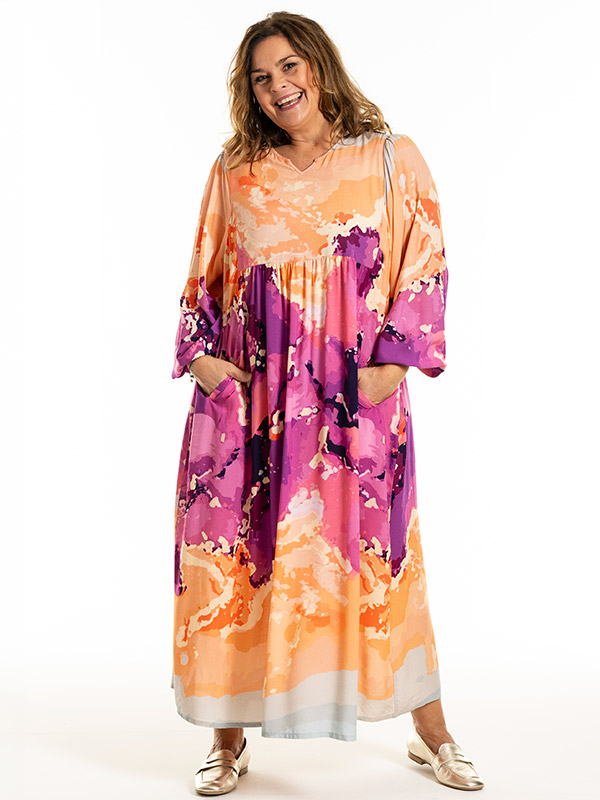 BETINE - Plus Size Klänning fra Gozzip