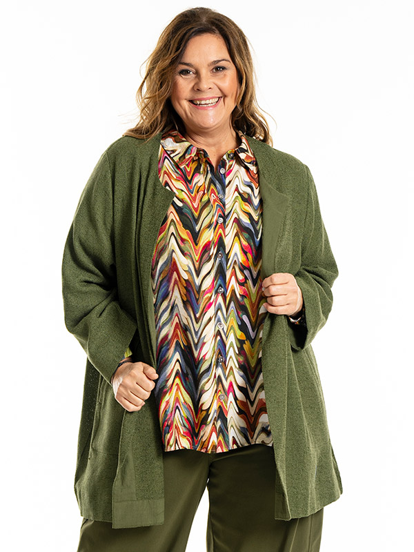 JOSEFIN - Plus Size Kofta fra Gozzip
