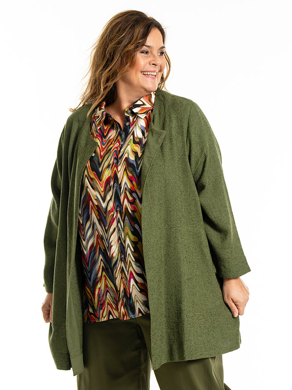 JOSEFIN - Plus Size Kofta fra Gozzip