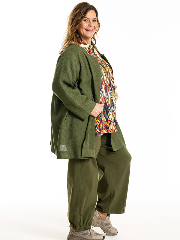 JOSEFIN - Plus Size Kofta fra Gozzip