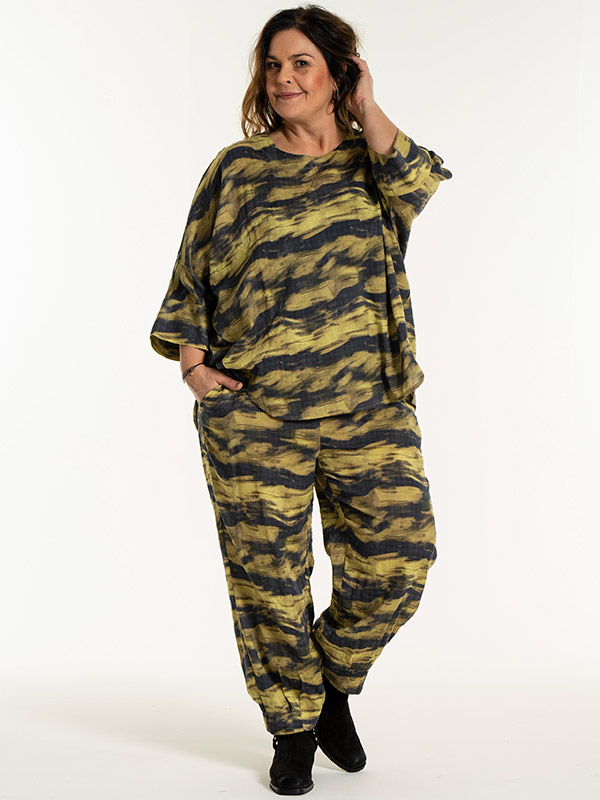 GILA - Plus Size Byxor fra Gozzip