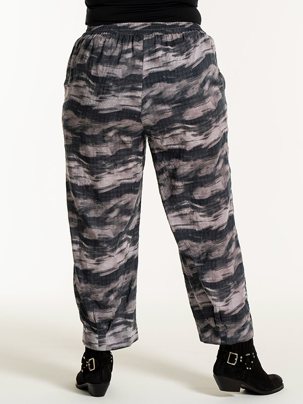 GILA - Plus Size Byxor fra Gozzip