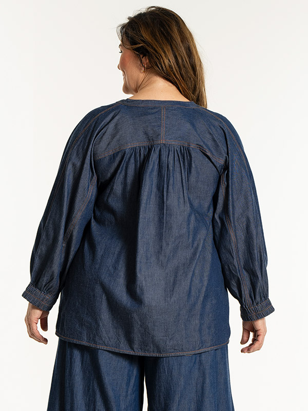 MILA - Plus Size Blus fra Gozzip
