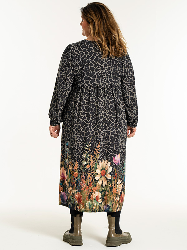 ILSE - Plus Size Klänning fra Gozzip