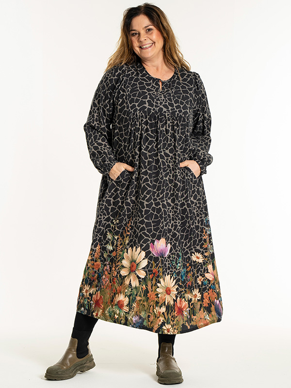 ILSE - Plus Size Klänning fra Gozzip
