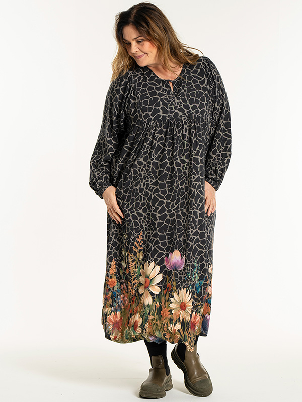 ILSE - Plus Size Klänning fra Gozzip