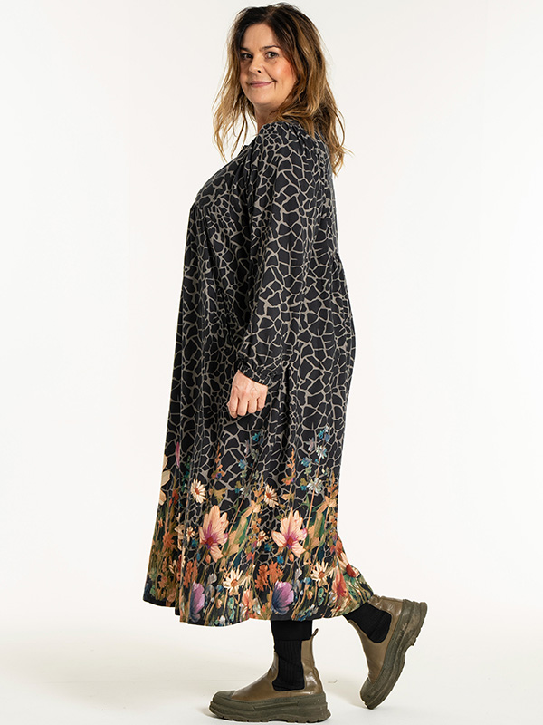 ILSE - Plus Size Klänning fra Gozzip
