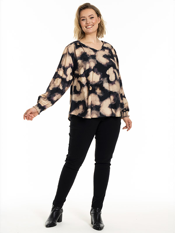 GANNIKA - Plus Size Blus fra Gozzip