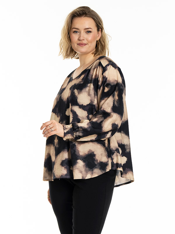 GANNIKA - Plus Size Blus fra Gozzip
