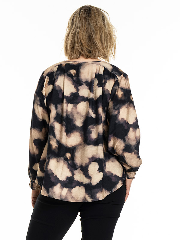 GANNIKA - Plus Size Blus fra Gozzip