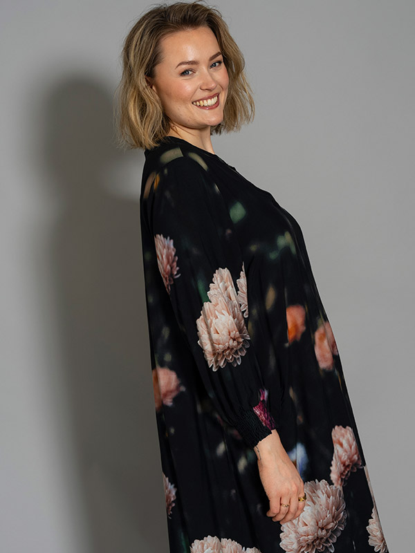 GVALDIS - Plus Size Klänning fra Gozzip