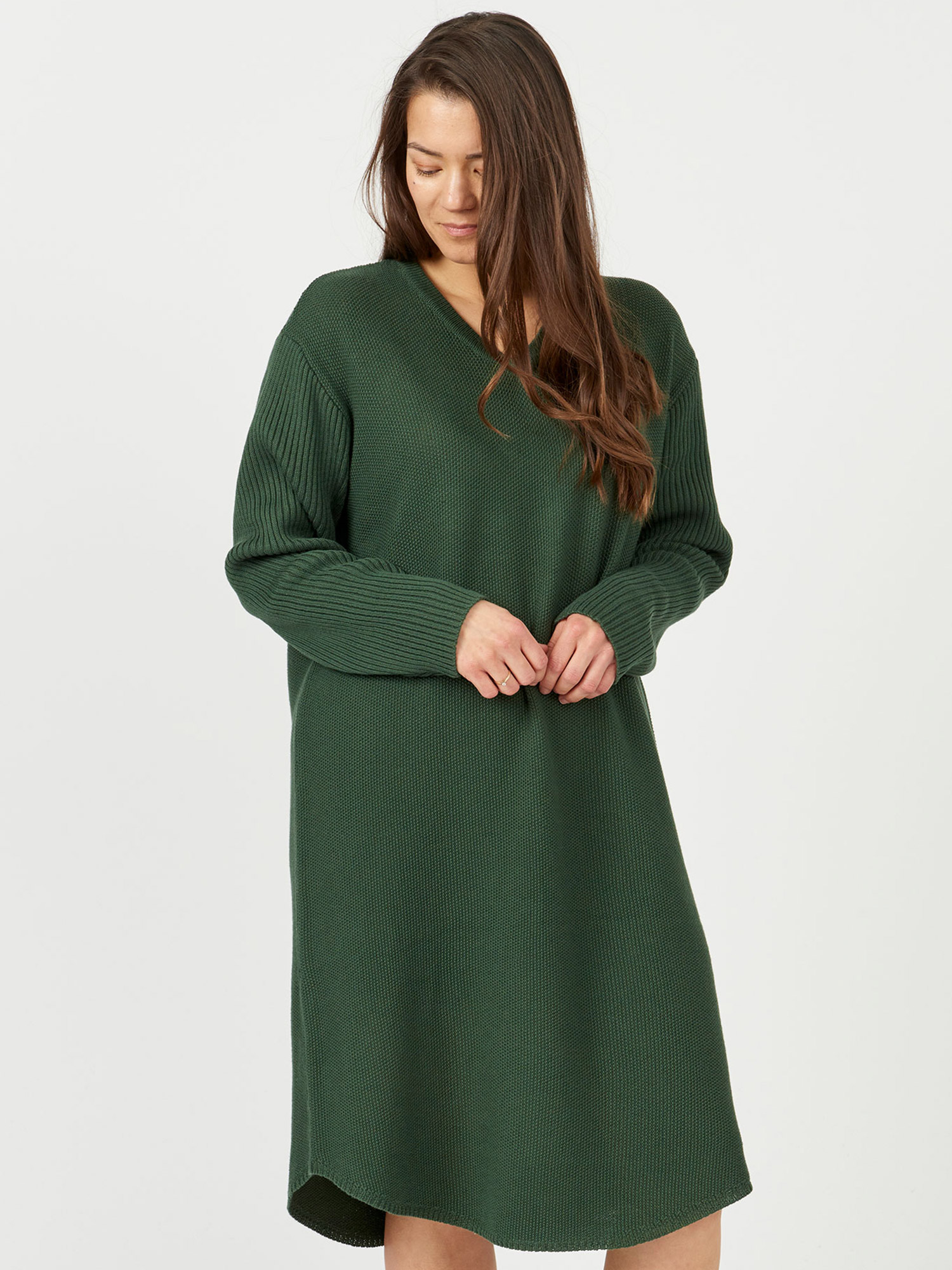 Glendale - Härlig mörkgrön stickad klänning fra Aprico