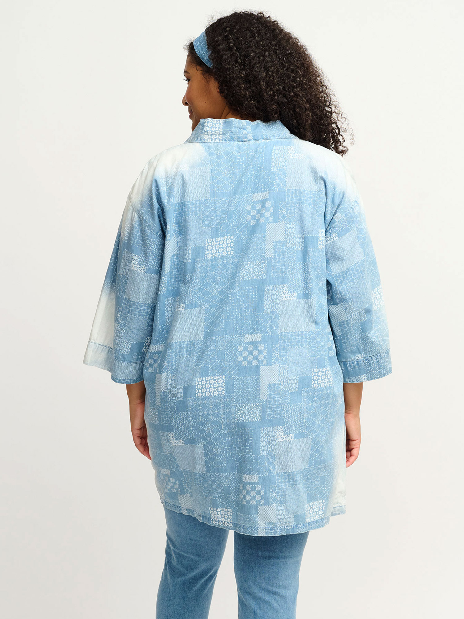 Härlig bomulls kimono i smart tryck fra Adia