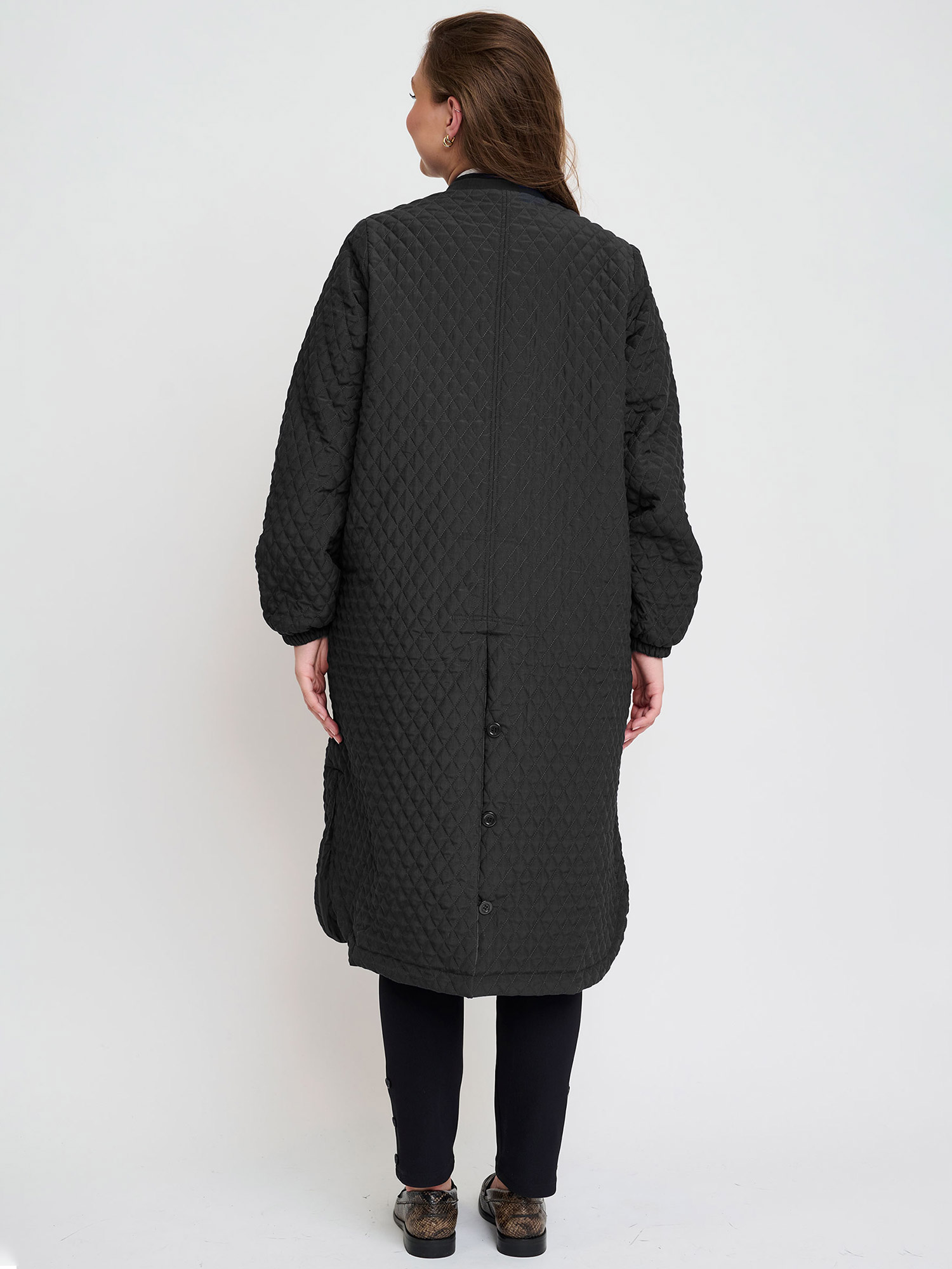 Leila - Fin svart kappa med lätt vaddering fra Pont Neuf