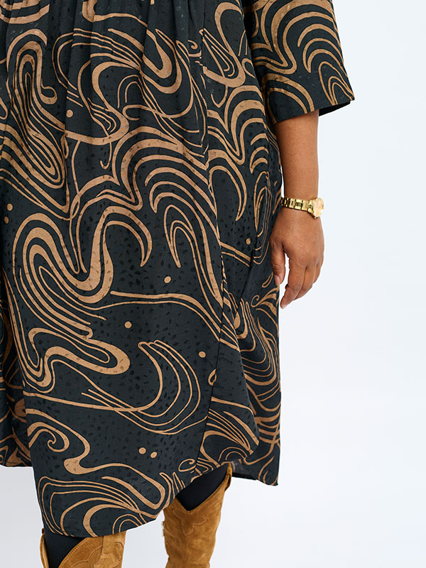 CARINE - Plus Size Klänning fra Pont Neuf