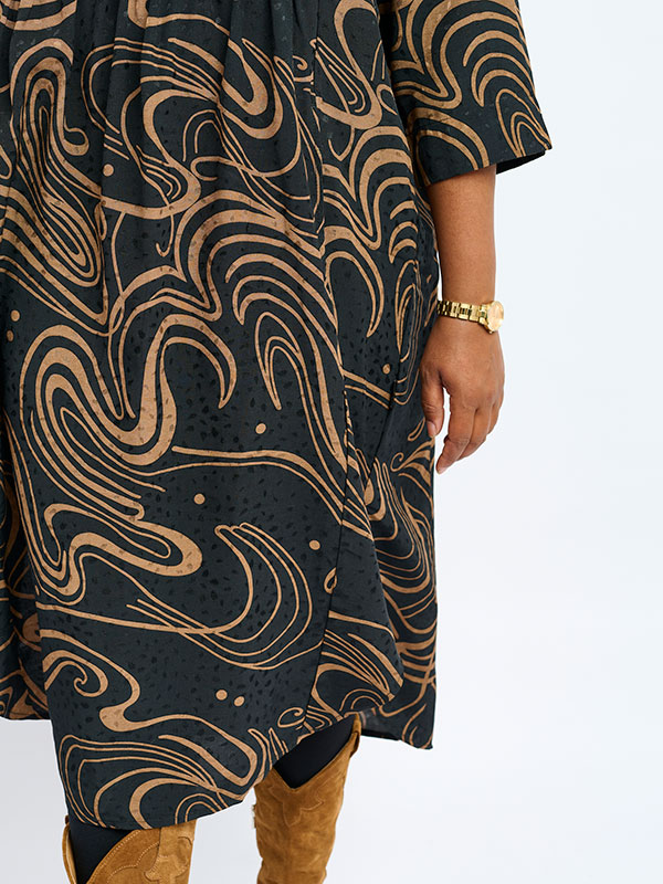 CARINE - Plus Size Klänning fra Pont Neuf