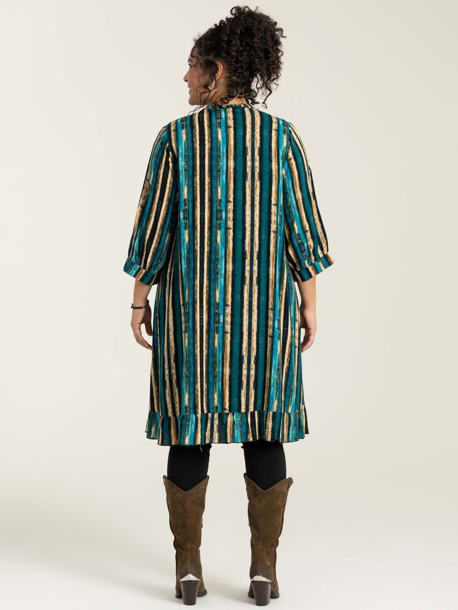 JULIA - Fin viskosskjortklänning i blå, gröna och bruna ränder fra Studio