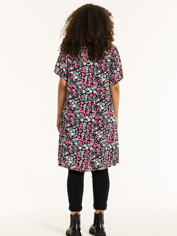 BIRGITTE - Plus Size Klänning fra Studio