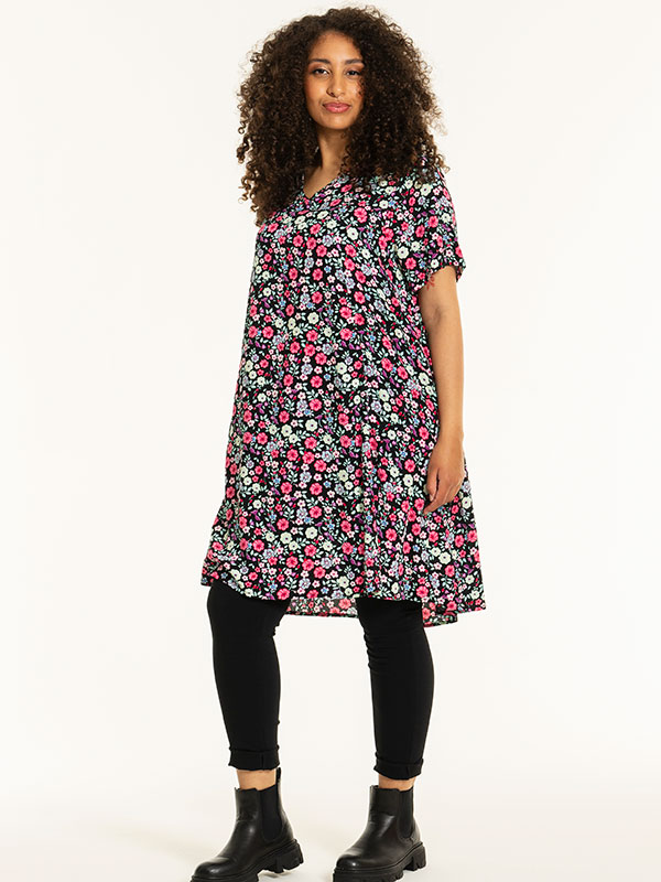 BIRGITTE - Plus Size Klänning fra Studio