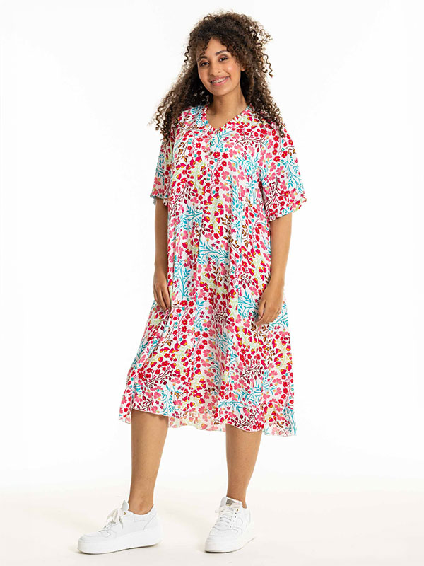 SALLY - Plus Size Klänning fra Studio