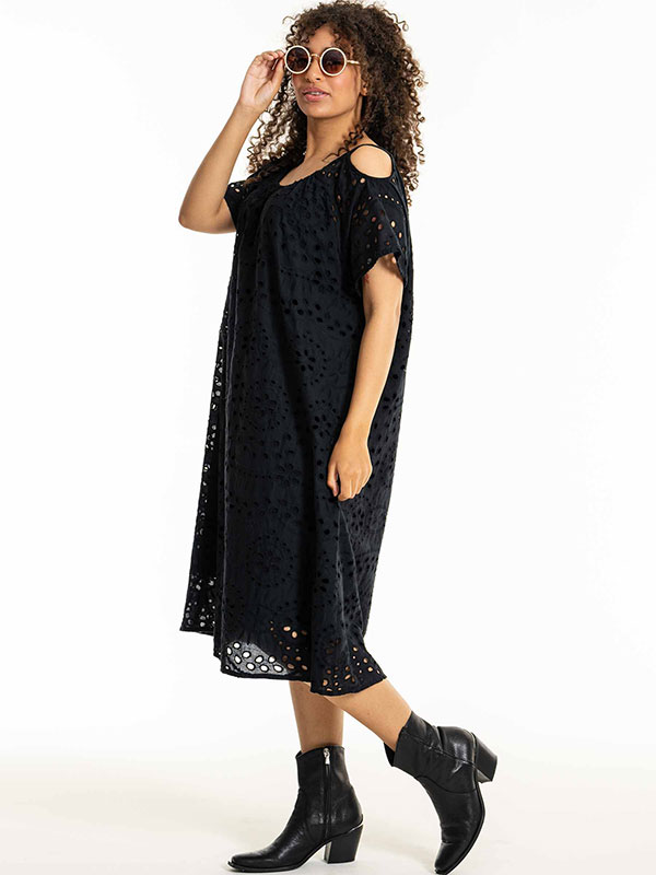 DORRIS - Plus Size Klänning fra Studio