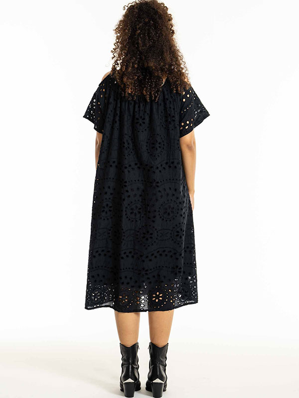 DORRIS - Plus Size Klänning fra Studio