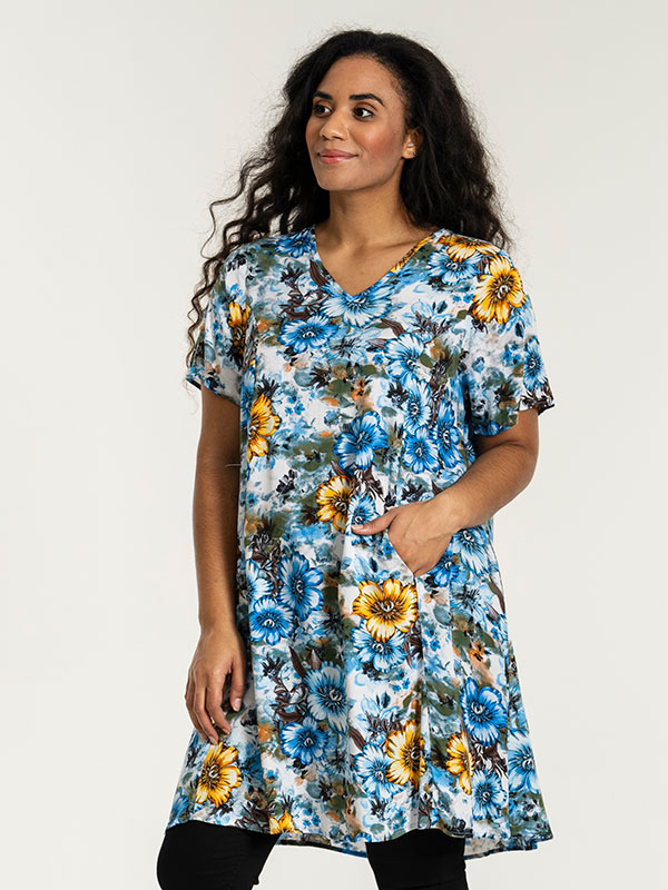BIRGITTE - Plus Size Klänning fra Studio