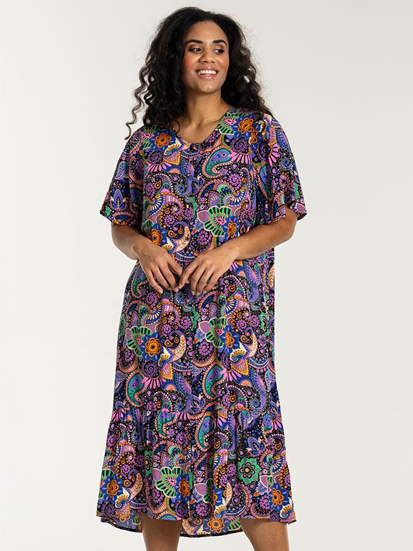 NADINE - Plus Size Klänning fra Studio