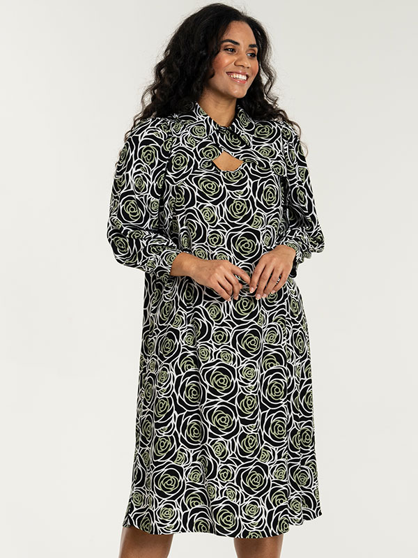 BETTE - Plus Size Klänning fra Studio
