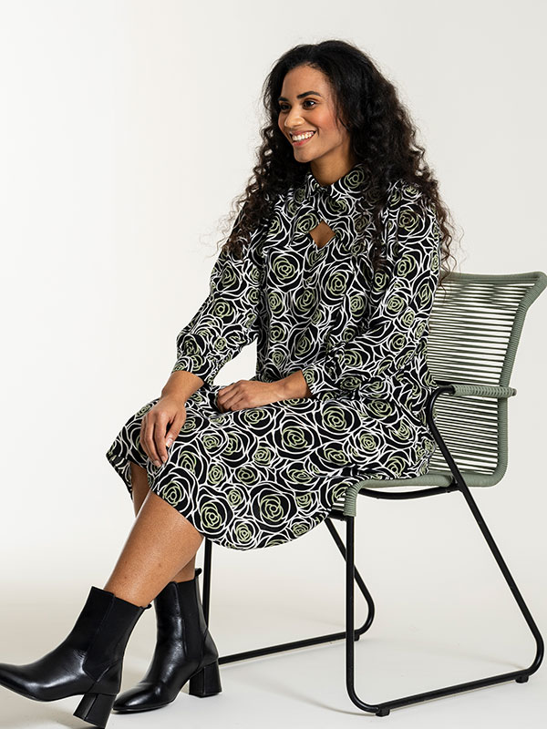 BETTE - Plus Size Klänning fra Studio