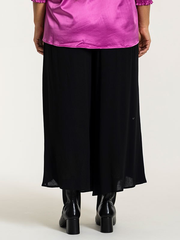 FYLLA - Plus Size Byxor fra Studio