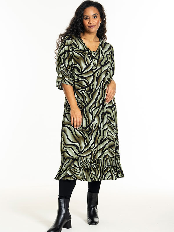GENA - Plus Size Klänning fra Studio