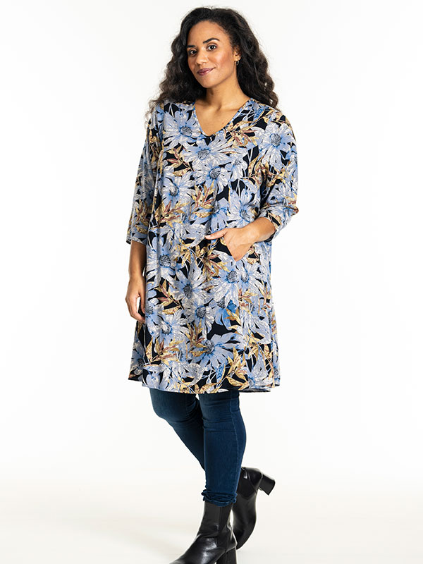BIRGITTE - Plus Size Klänning fra Studio