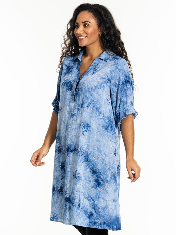 GUNDA - Plus Size Klänning fra Studio
