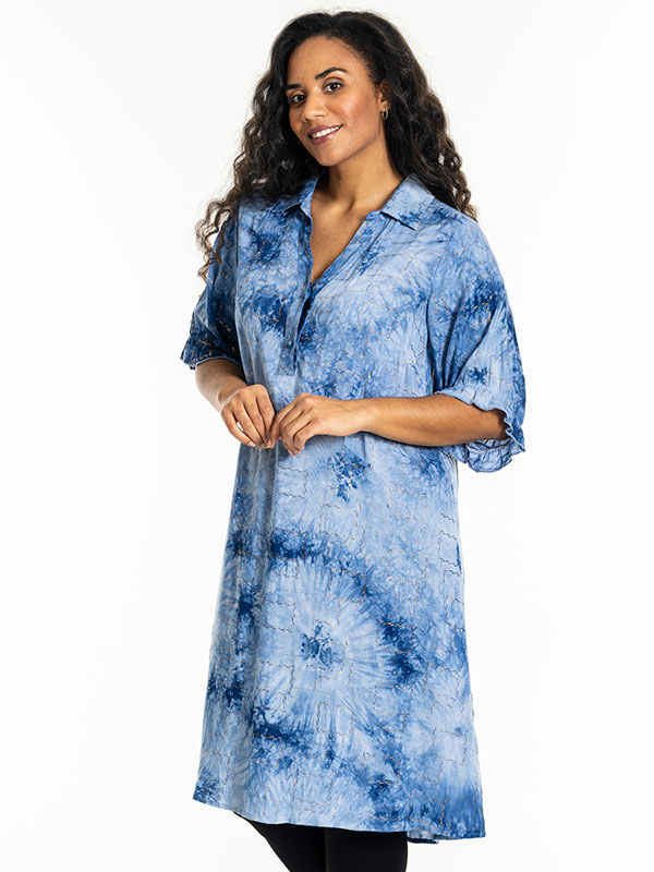 GUNDA - Plus Size Klänning fra Studio