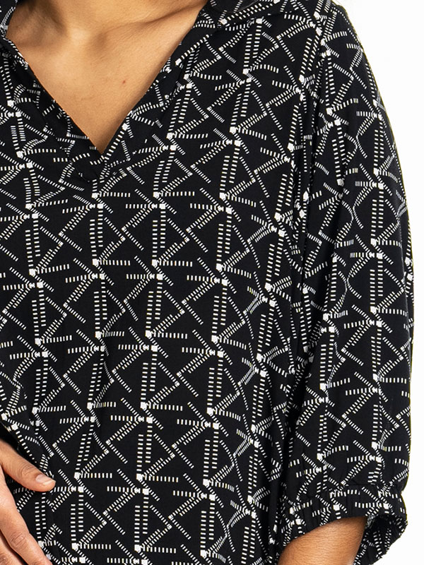 GISLA - Plus Size Klänning fra Studio