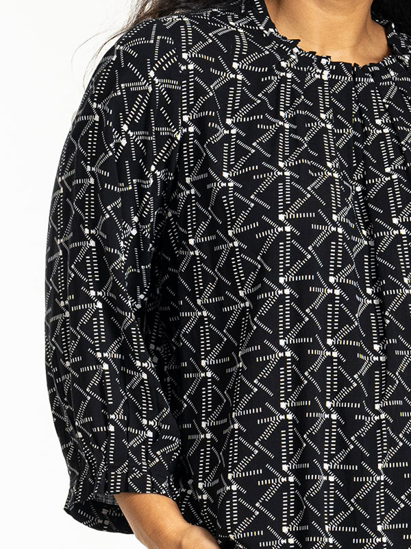GRADA - Plus Size Blus fra Studio